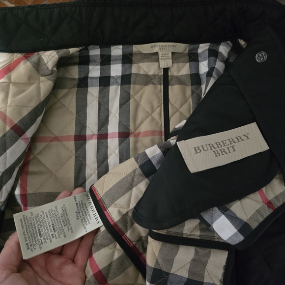 Buberry Coat - Picture 4 of 9